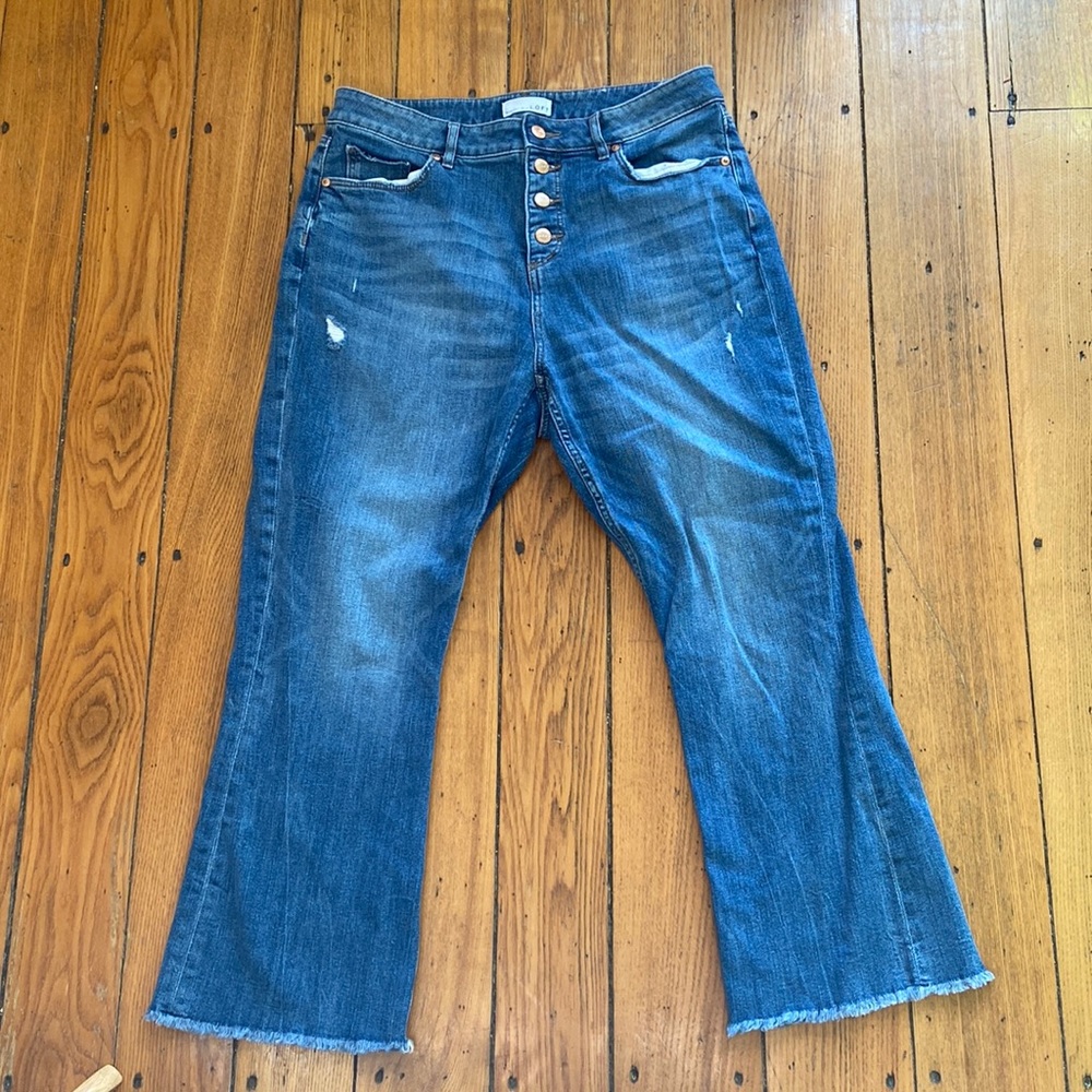Great preowned condition curvy waist cropped flare jeans; size 10/30